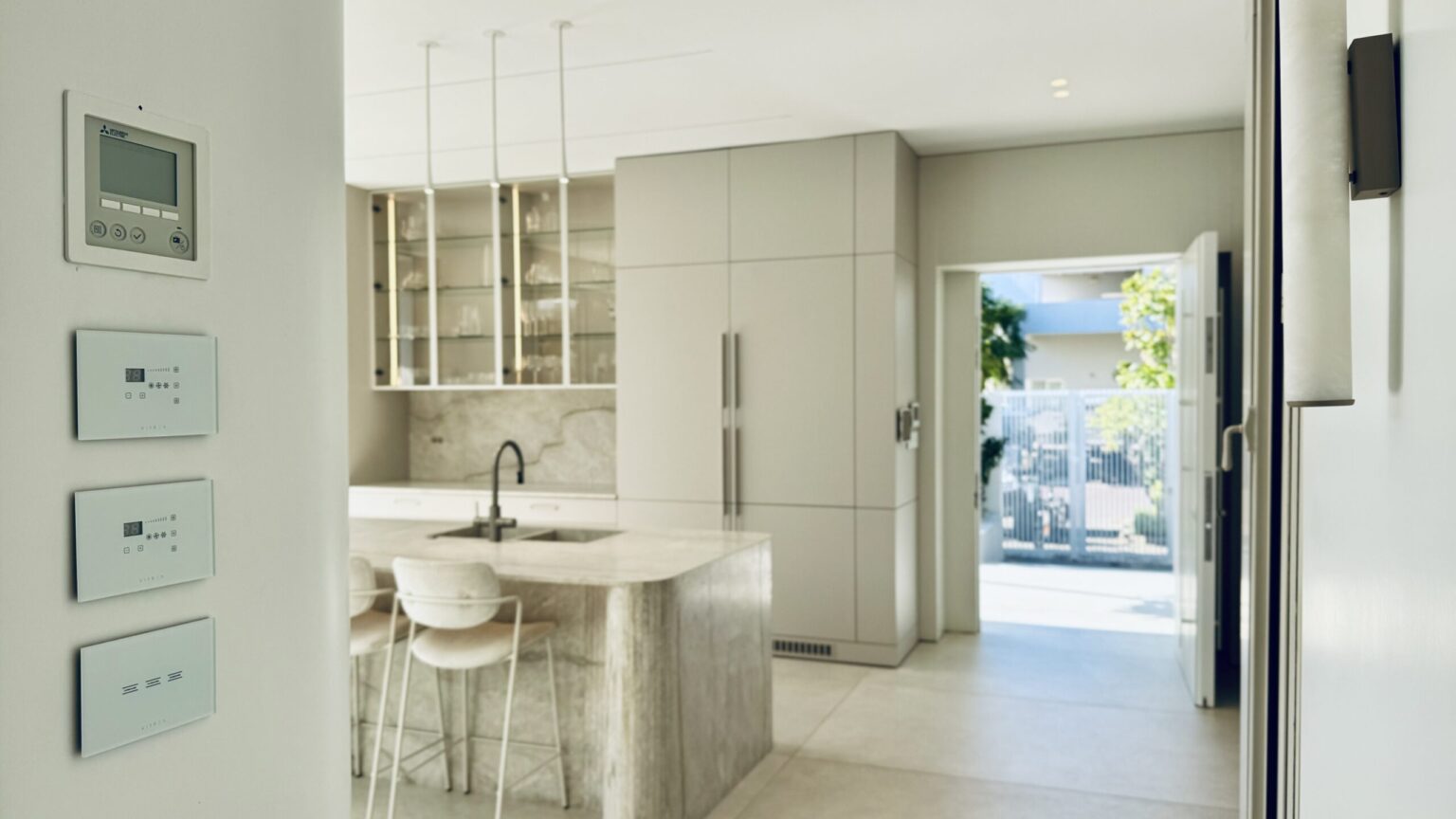 התקנת מערכת בית חכם